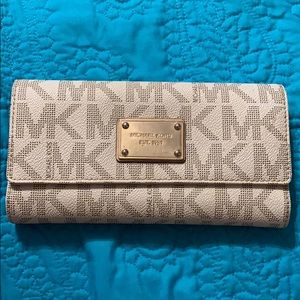 Micheal Kors wallet